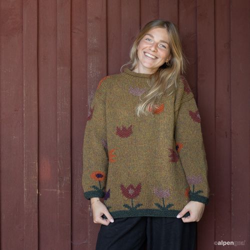 Wollpullover mit Blumenmotiv Ocker Tragebeispiel